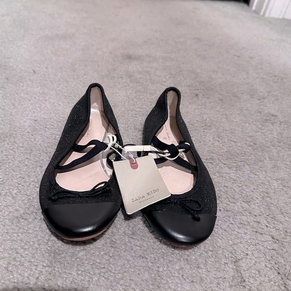Zara Girls Black Leather Flats NWT! - Picture 1 of 3